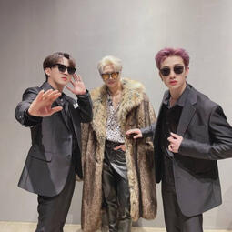 Maknae on top